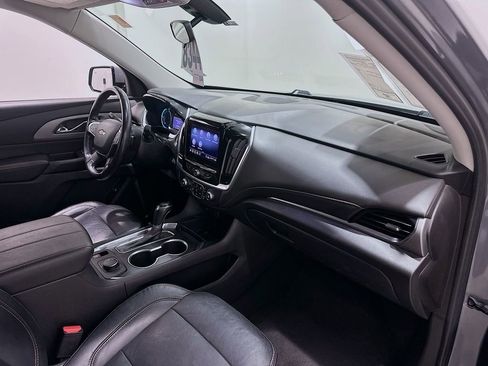 Used 2020 Chevrolet Traverse LT image 30