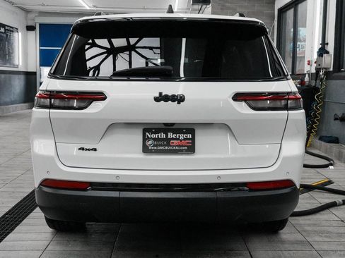 Used 2023 Jeep Grand Cherokee L Laredo image 7