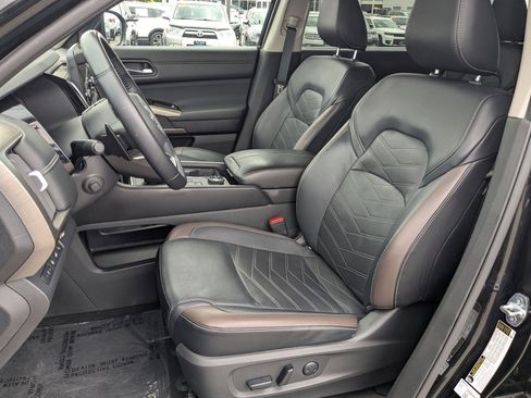 Used 2023 Nissan Pathfinder Platinum AWD/4WD image 28