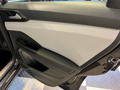 Certified 2023 Volkswagen Taos SE w/ Panoramic Sunroof Package FWD image 13