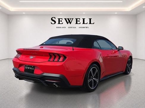 Used 2024 Ford Mustang Convertible RWD image 4