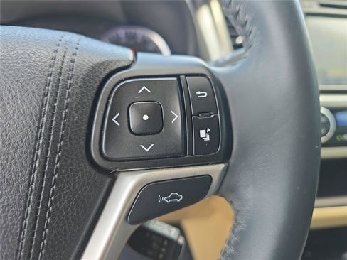Used 2016 Toyota Highlander Limited FWD image 27