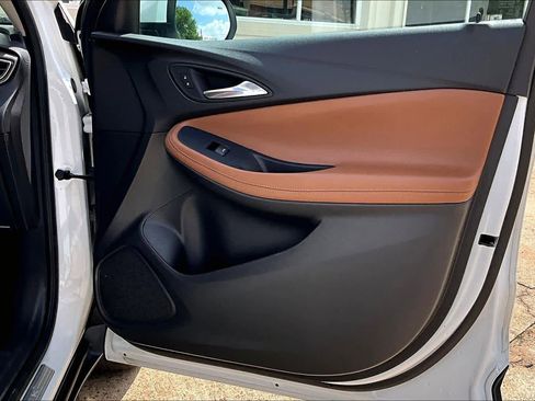 Used 2021 Buick Encore GX Essence image 22