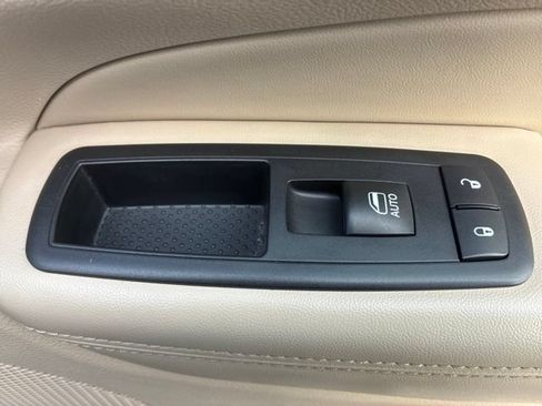 Used 2017 Jeep Grand Cherokee Laredo w/ Quick Order Package 23E AWD/4WD image 24