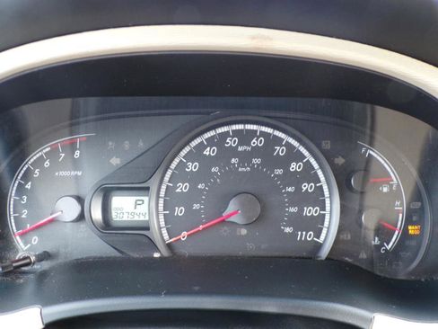 Used 2012 Toyota Sienna w/ Towing Pkg image 13