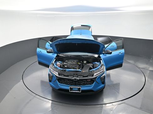 Used 2025 Chevrolet Trax RS image 12