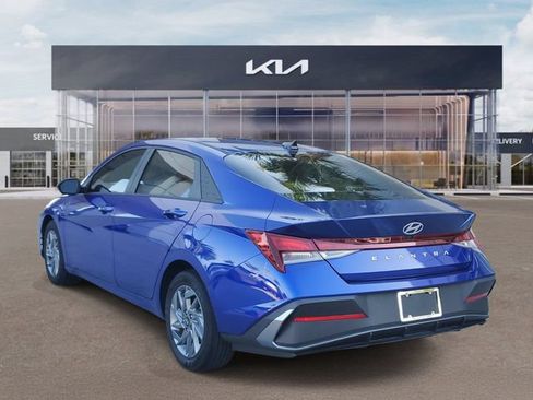 Used 2024 Hyundai Elantra SEL FWD image 4