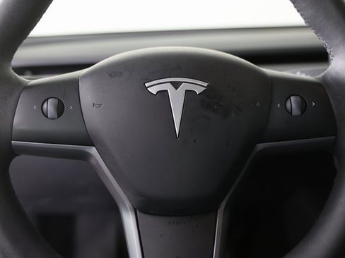 Used 2024 Tesla Model Y Long Range image 5