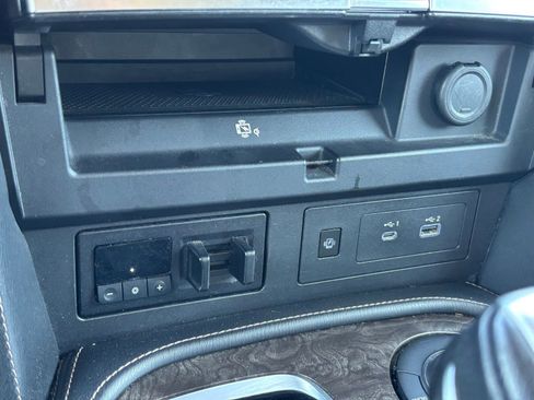 Used 2023 Nissan Armada Platinum w/ Captain's Chairs Package RWD image 25