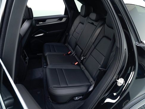 Certified 2026 Porsche Cayenne AWD/4WD image 31