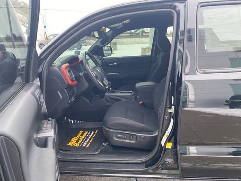 Used 2020 Toyota Tacoma TRD Off-Road image 11