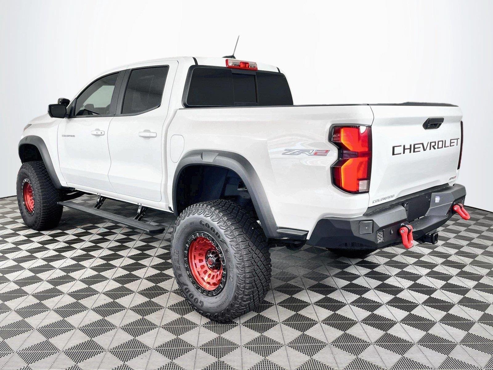 Used 2024 Chevrolet Colorado ZR2 w/ Technology Package AWD/4WD image 6