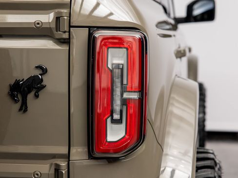 Used 2025 Ford Bronco Outer Banks AWD/4WD image 19