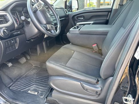 Used 2018 Nissan Titan SV AWD/4WD image 15