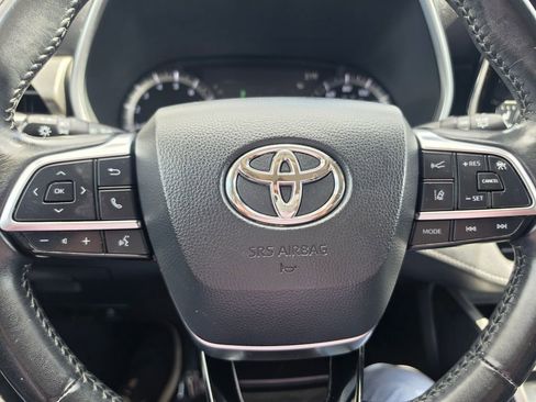 Used 2020 Toyota Highlander XLE AWD/4WD image 20