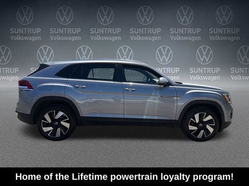 Used 2025 Volkswagen Atlas Cross Sport SE FWD image 6