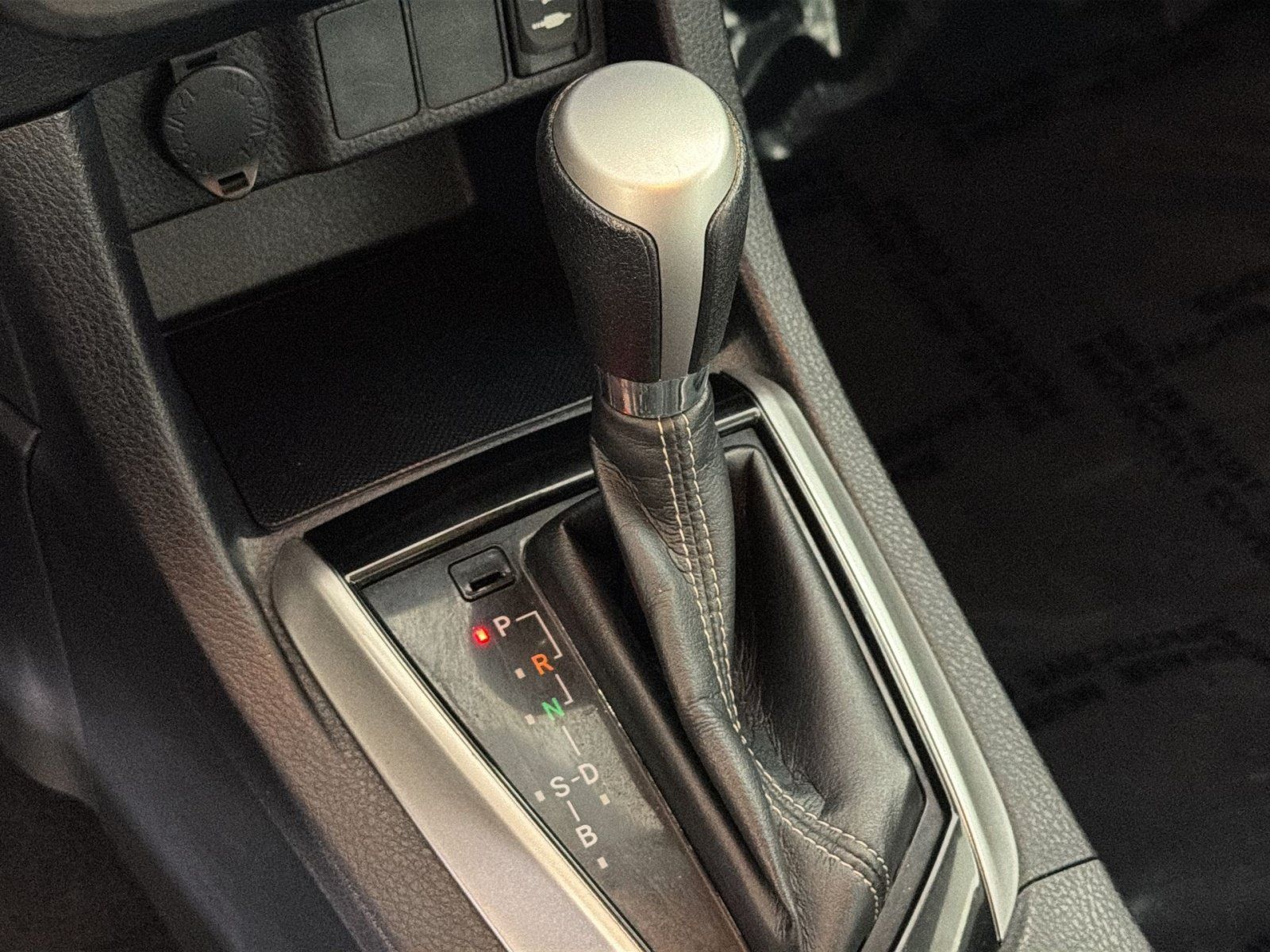 Used 2015 Toyota Corolla LE FWD image 20