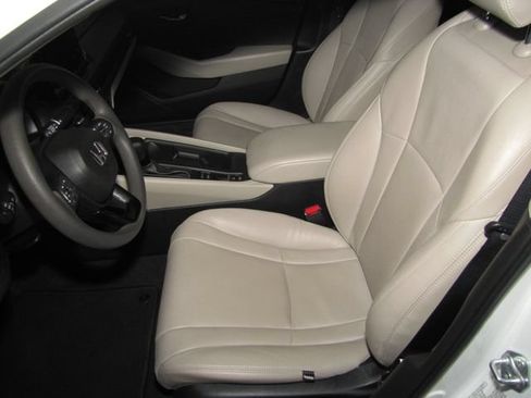 Used 2023 Honda Accord EX image 9