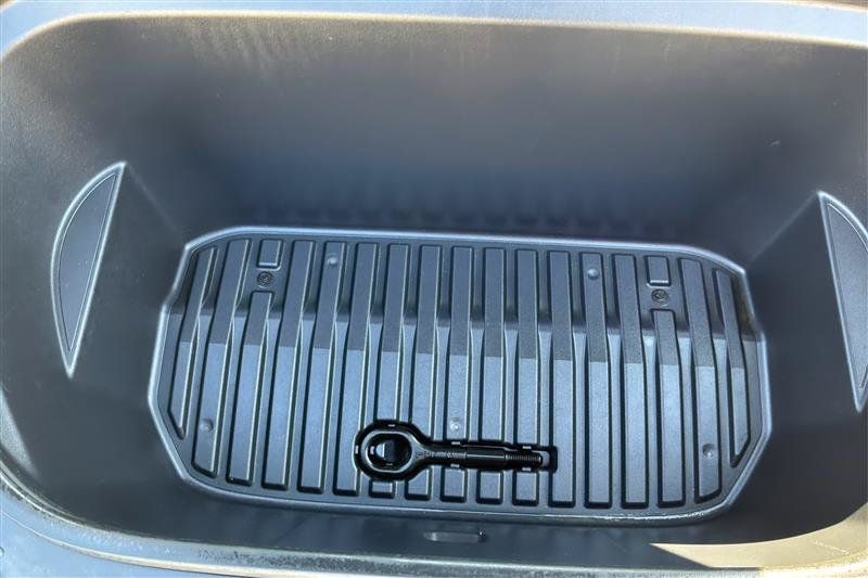 Used 2022 Tesla Model Y Long Range AWD/4WD image 25