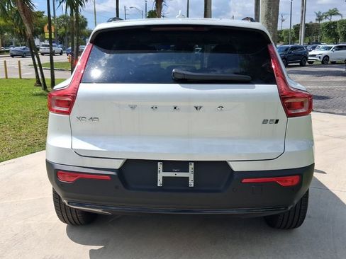 New 2026 Volvo XC40 B5 Core w/ Climate Package AWD/4WD image 4