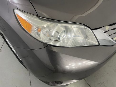 Used 2017 Toyota Sienna XLE image 33