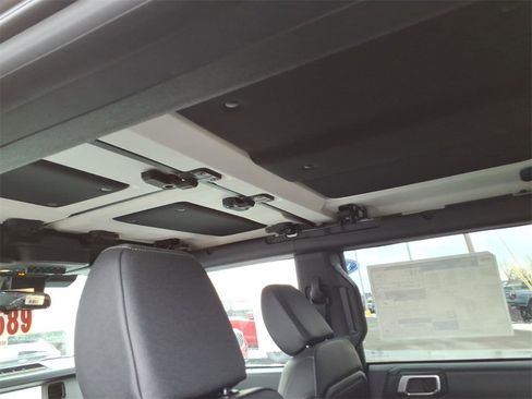 New 2025 Ford Bronco Badlands image 7