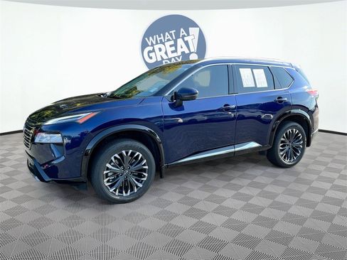 Used 2025 Nissan Rogue Platinum w/ Tech Package image 28