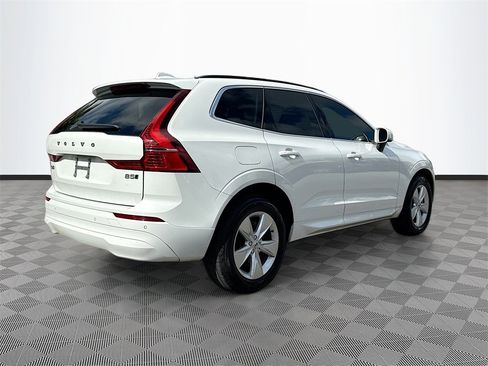 Used 2022 Volvo XC60 B5 Momentum image 6