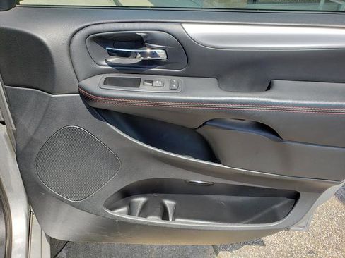 Used 2017 Dodge Grand Caravan GT FWD image 19