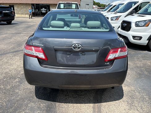 Used 2011 Toyota Camry LE FWD image 6