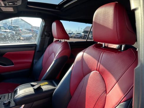 Used 2021 Toyota Highlander XSE image 13