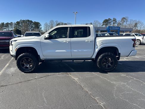 Used 2022 Nissan Frontier SV w/ Technology Package image 5