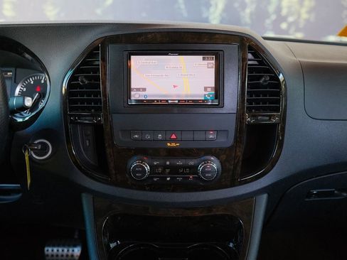 Used 2018 Mercedes-Benz Metris Passenger image 17