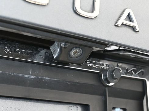 Used 2022 Volkswagen Tiguan SE R-Line image 40