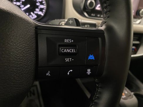 Used 2025 Nissan Rogue SV image 17