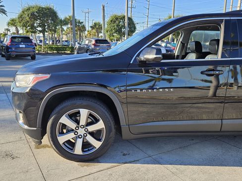 Used 2018 Chevrolet Traverse LT image 7