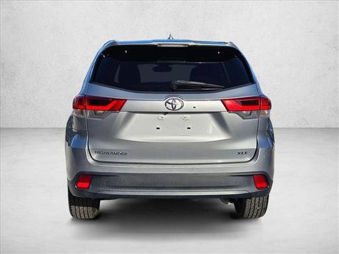 Used 2018 Toyota Highlander XLE FWD image 7