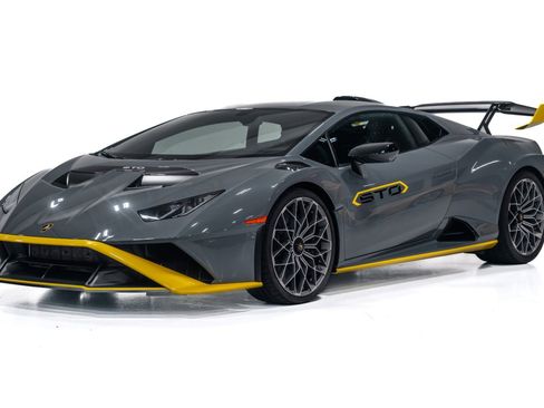 Used 2023 Lamborghini Huracan STO image 4