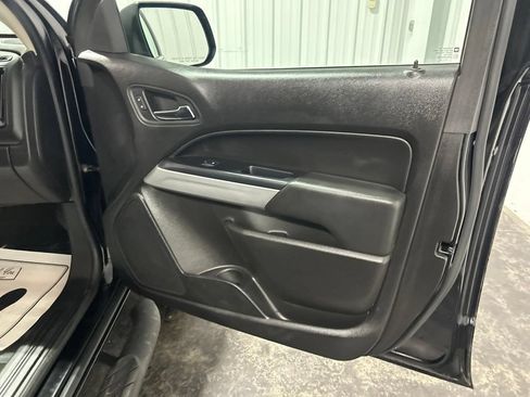 Used 2018 Chevrolet Colorado LT AWD/4WD image 17