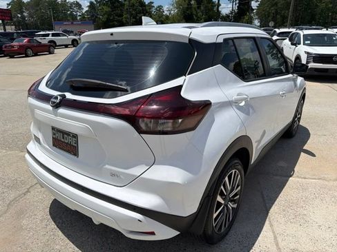 Used 2023 Nissan Kicks SV FWD image 6