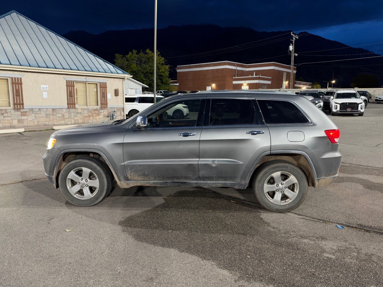 Used 2012 Jeep Grand Cherokee Overland AWD/4WD image 2