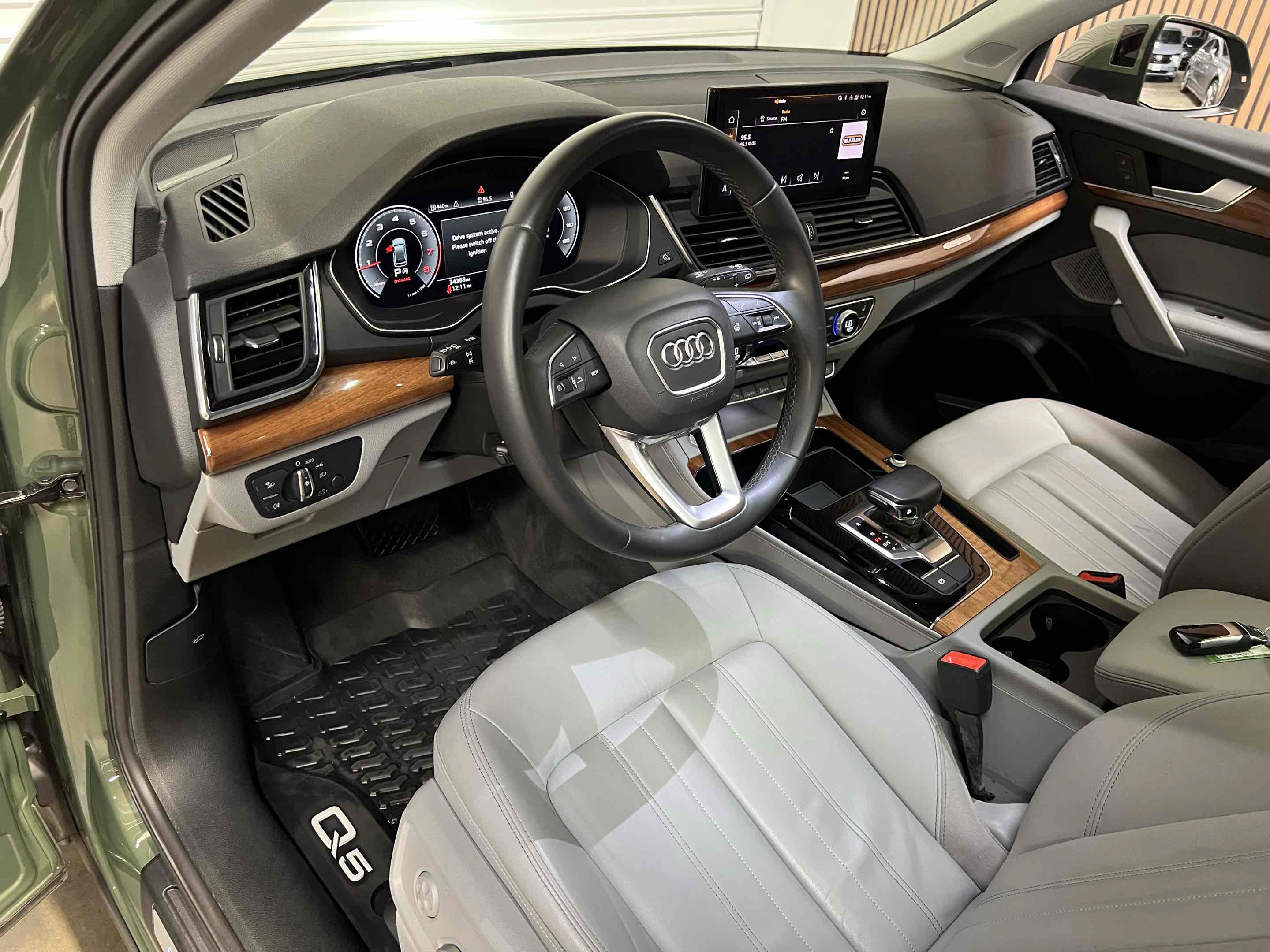 Used 2023 Audi Q5 2.0T Premium Plus w/ Premium Plus Package AWD/4WD image 5