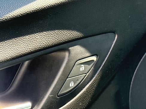 Used 2021 Chevrolet Equinox LS FWD image 20