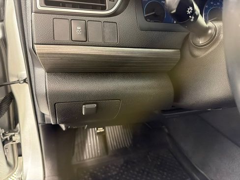 Used 2017 Toyota Camry XLE w/ Moonroof Package FWD image 14