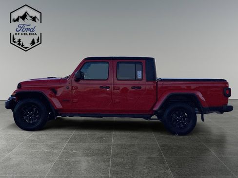 Used 2023 Jeep Gladiator Sport image 2