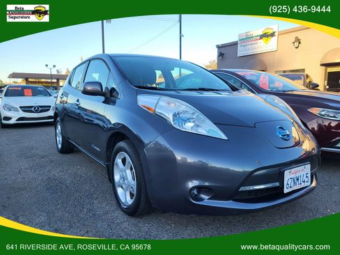 Used 2013 Nissan Leaf SV image 2