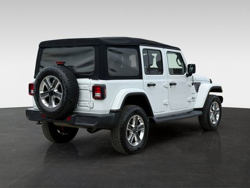 Used 2018 Jeep Wrangler Unlimited Sahara AWD/4WD image 5