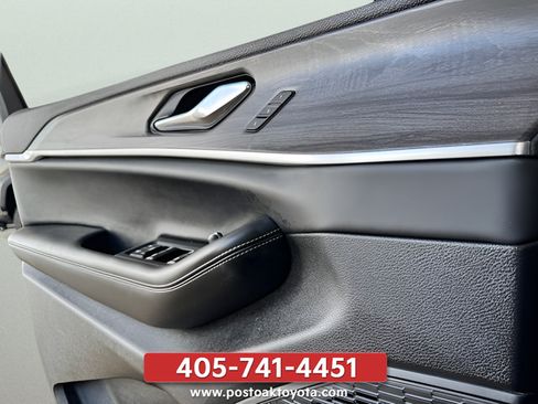 Used 2025 Jeep Grand Cherokee Limited w/ Black Appearance Package AWD/4WD image 35