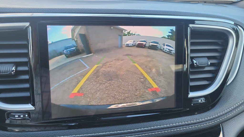 Used 2026 Chrysler Pacifica Limited FWD image 33