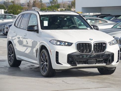 Used 2025 BMW X5 M60i image 3
